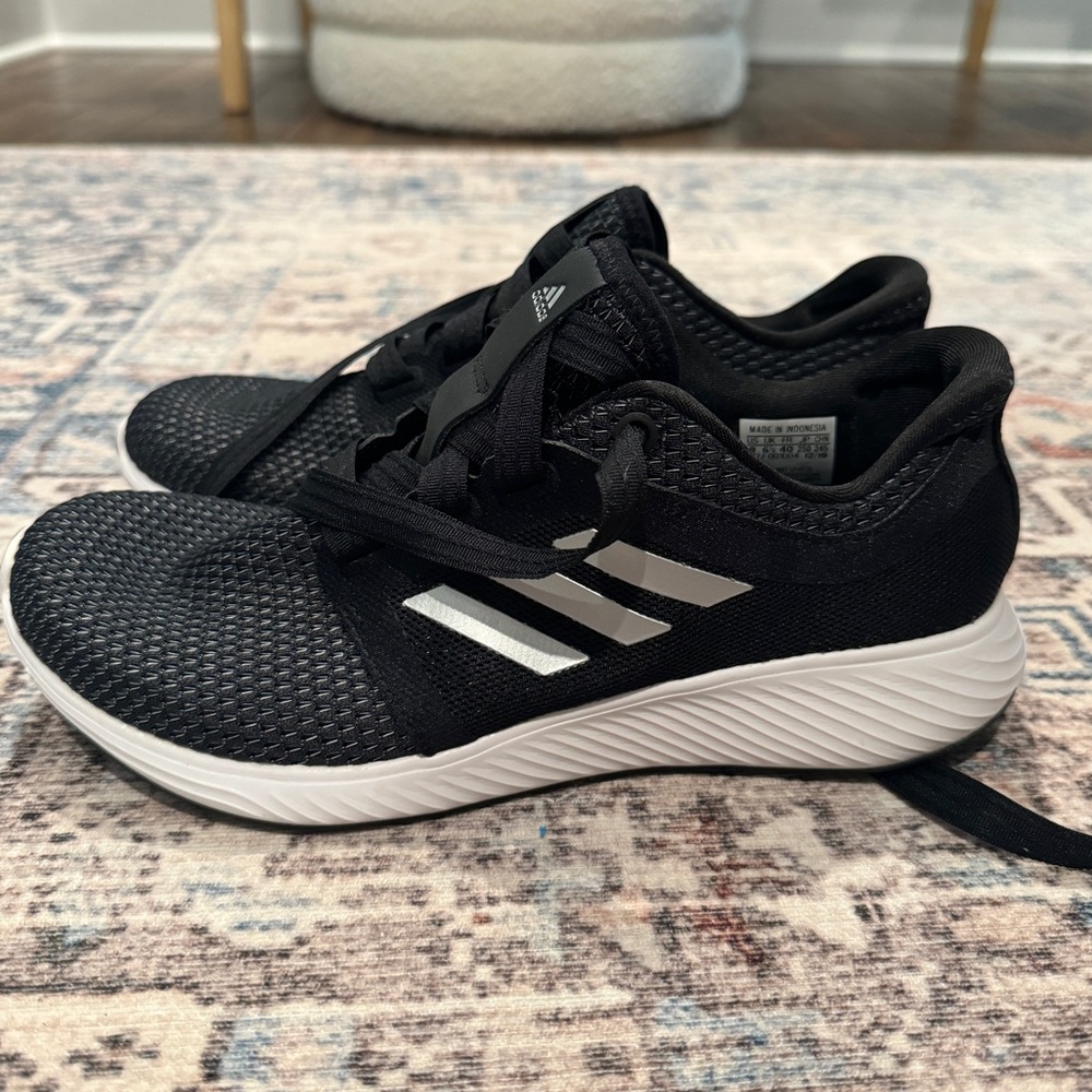 Women’s adidas bounce shoes!